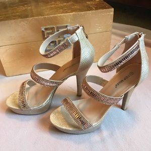 ✨CHAMPAGNE✨ Top Moda platform heels / pumps